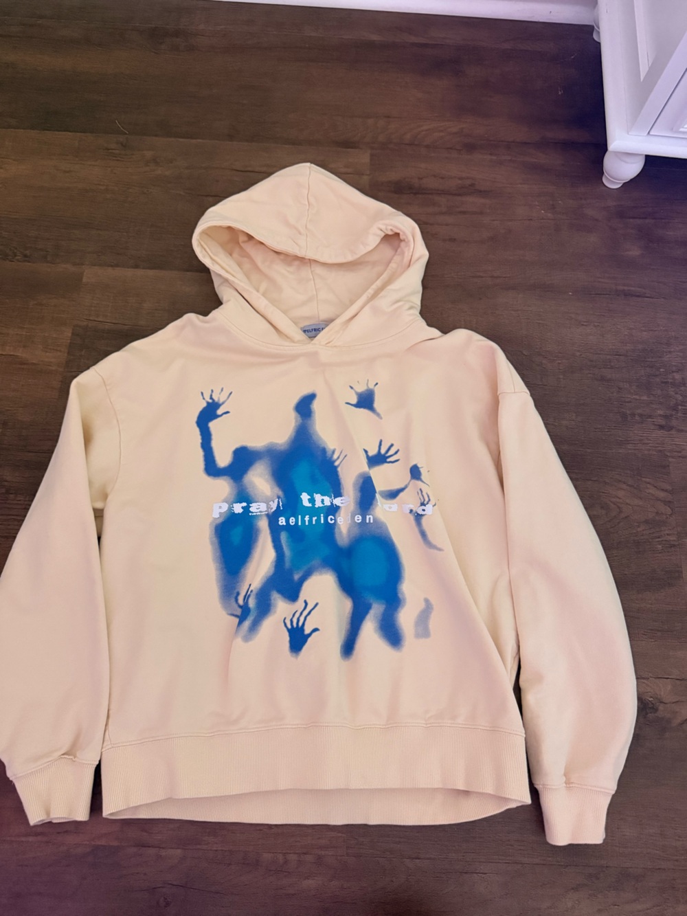 Aelfric Eden Cream Crewneck Sweatshirt with Blue Graphic